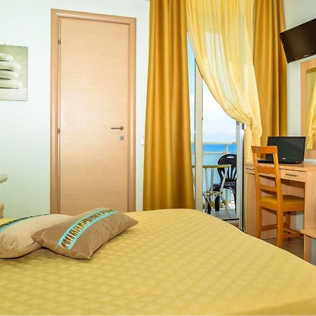 סניגליה Hotel Caggiari מראה חיצוני תמונה