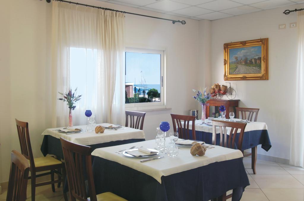 סניגליה Hotel Caggiari מראה חיצוני תמונה