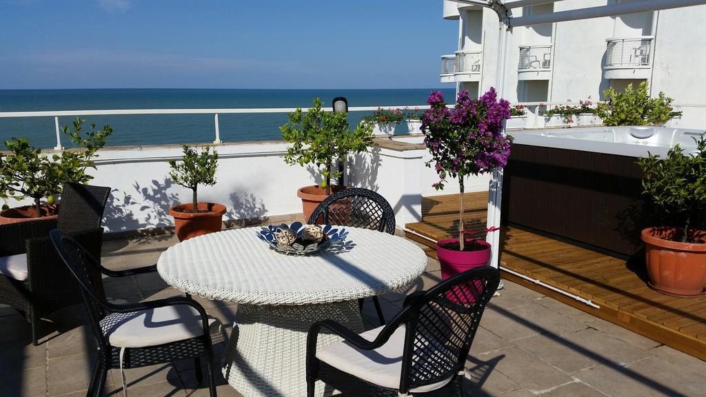 סניגליה Hotel Caggiari מראה חיצוני תמונה