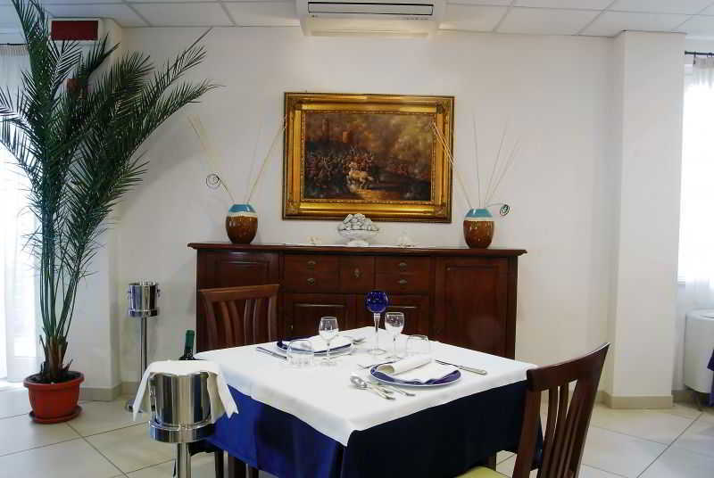 סניגליה Hotel Caggiari מראה חיצוני תמונה