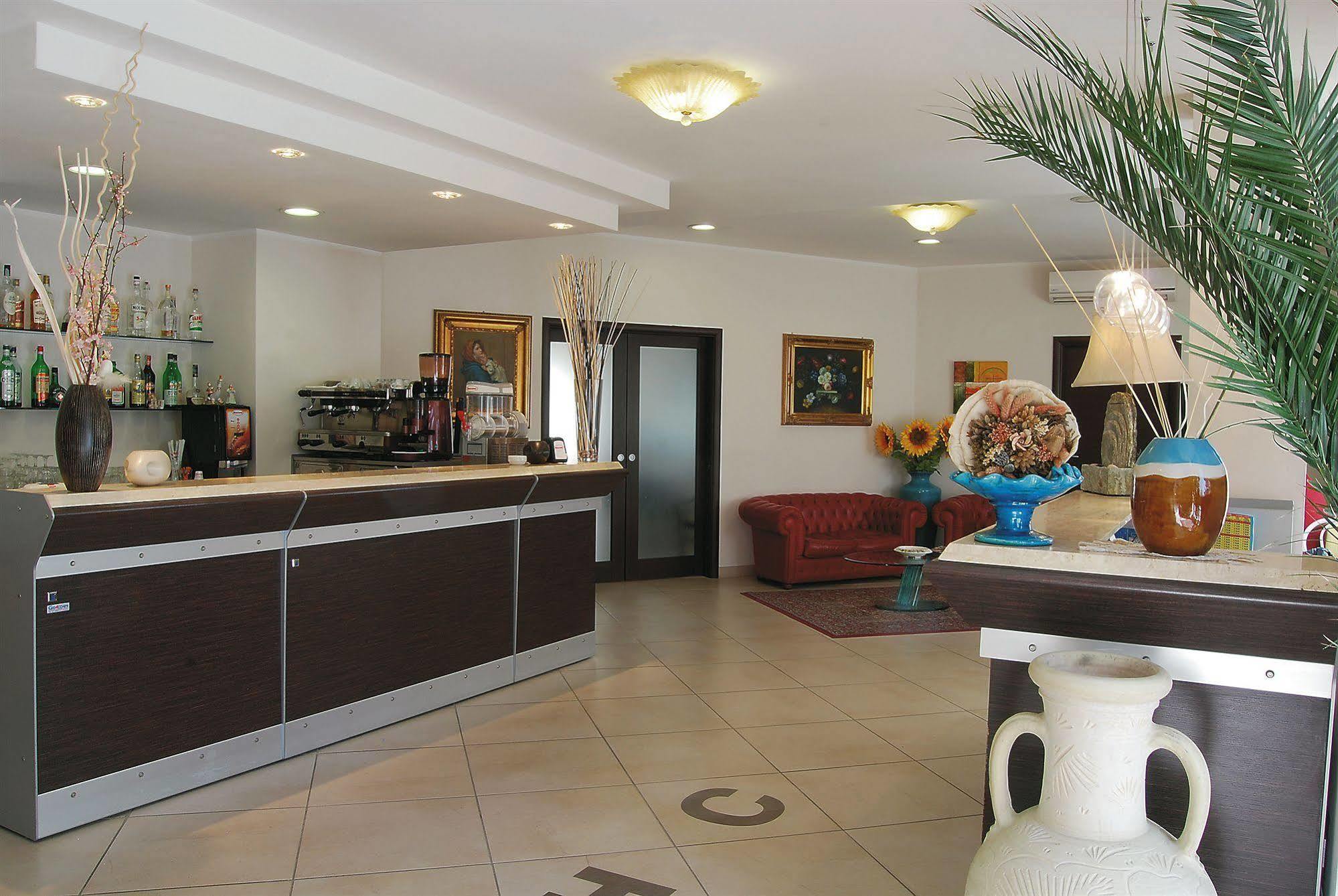 סניגליה Hotel Caggiari מראה חיצוני תמונה