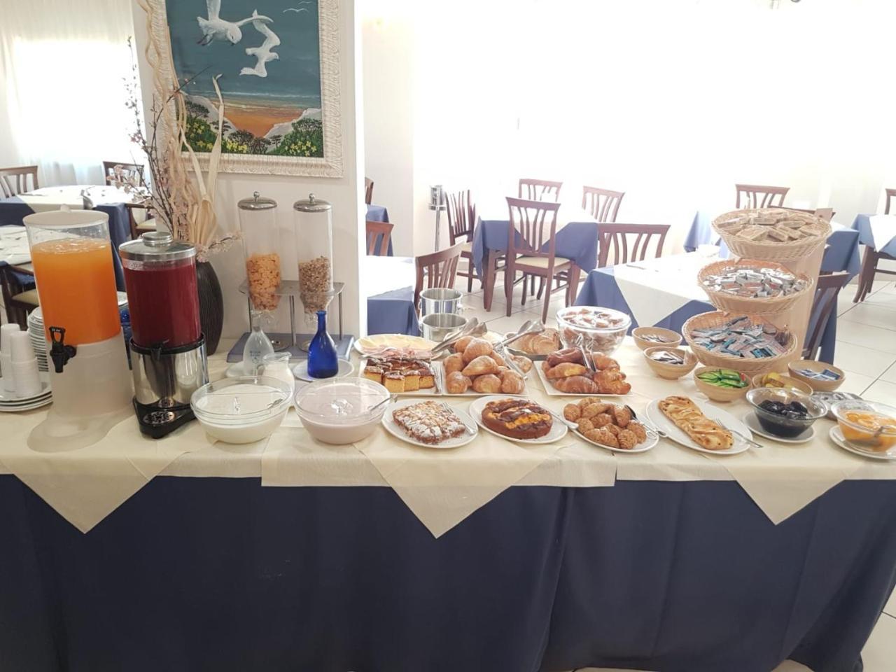 סניגליה Hotel Caggiari מראה חיצוני תמונה