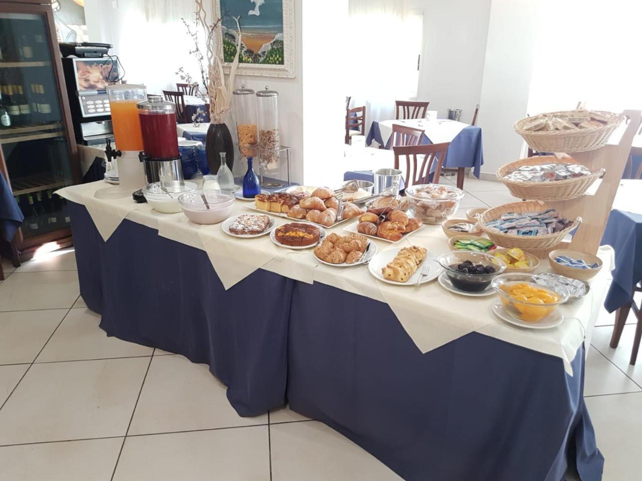 סניגליה Hotel Caggiari מראה חיצוני תמונה