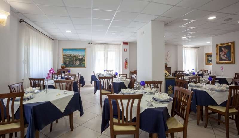 סניגליה Hotel Caggiari מסעדה תמונה